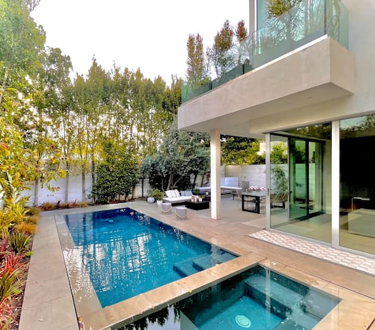 Stunning Home – Pool & Hot Tub – Fire Pit