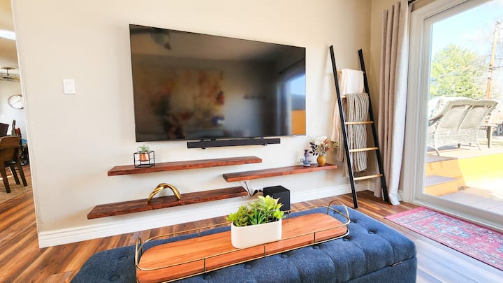 Urban Retreat: 2 King Beds | Hot Tub | Fenced Yard - Littleton, CO
