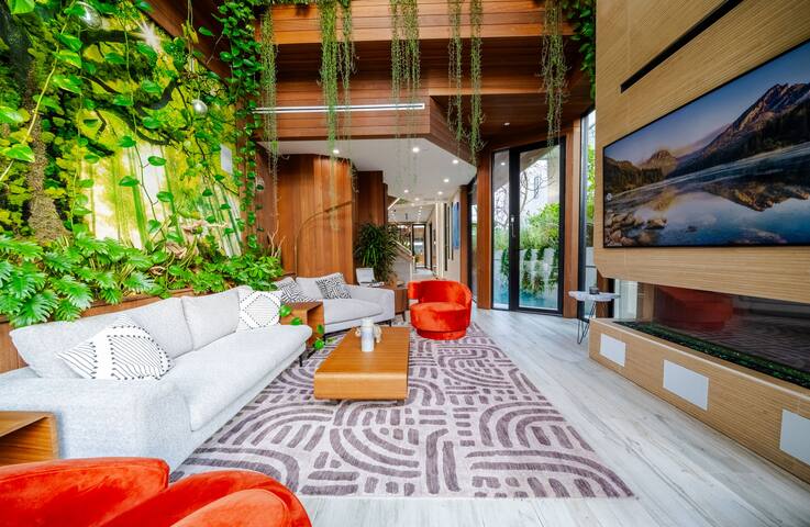 Designer Venice Retreat | Pool, Spa & Rooftop gallery image 3