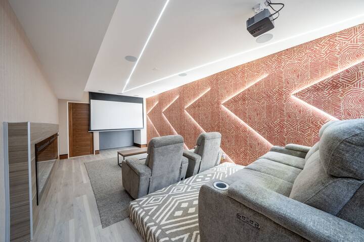 Designer Venice Retreat | Pool, Spa & Rooftop gallery image 5