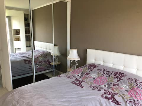 Propriété Airbnb réussie: Very nice and ideally located apartment. à Courbevoie