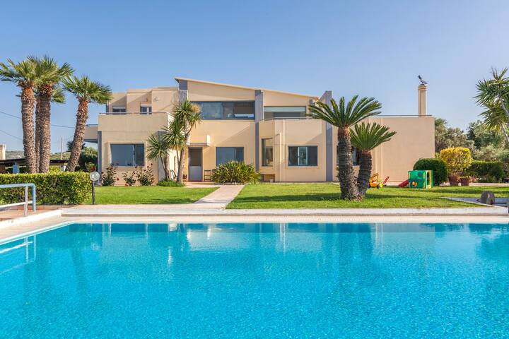 Serenity Villa with pool, Kalesa Heraklion gallery image 2