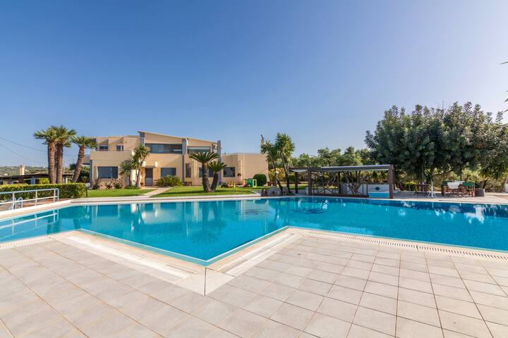 Serenity Villa with pool, Kalesa Heraklion