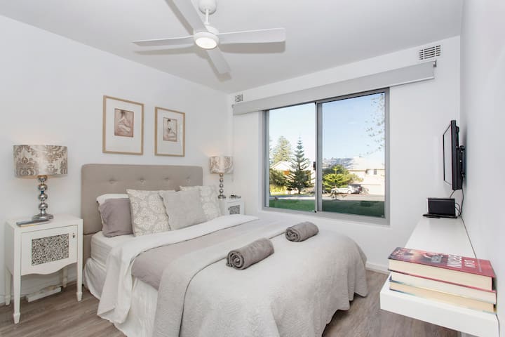 Spacious 2-Bedroom in the Heart of Cottesloe