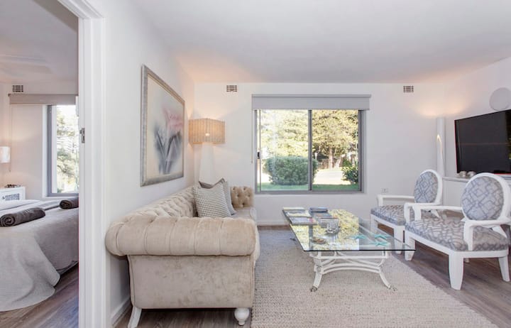 Spacious 2-bedroom In The Heart Of Cottesloe - Claremont