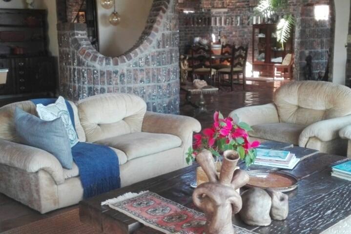 Spacious Home Somerset West – views, quiet, leafy gallery image 3