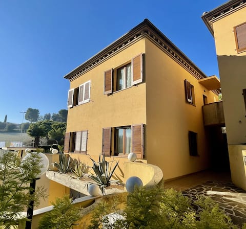 Maison Peschiera [Three-room apartment with WiFi and parking space]