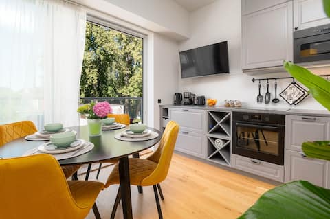 Snugly Stay with full kitchen & free parking