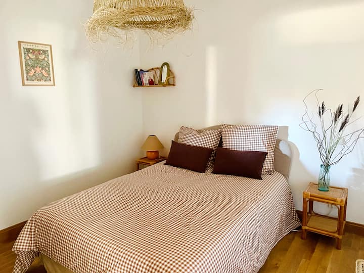 Chambre 3
Lit 140, armoire