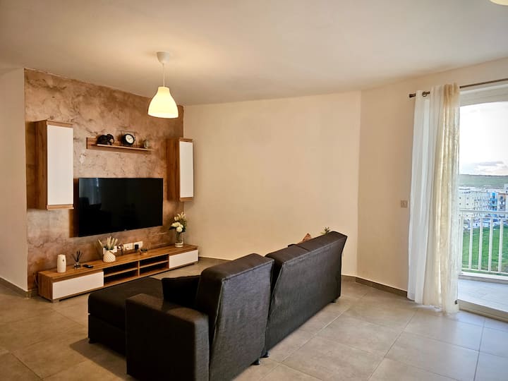 Bright & Spacious 3br | Sleeps 7 | Great Location - Malta