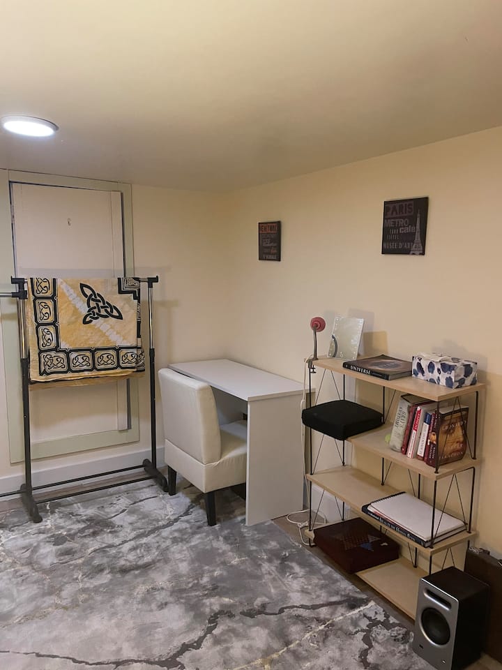 Charming Retreat in the Heart of DeKalb