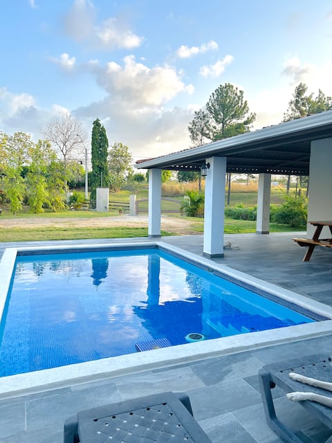 Perfect Getaway Mountain like House with pool