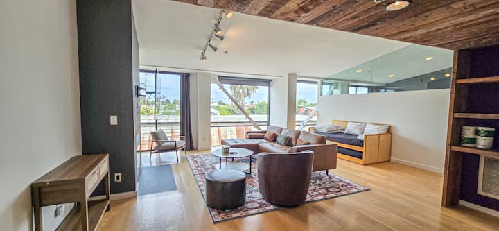 Modern, Roomy Venice Retreat - Los Angeles, CA