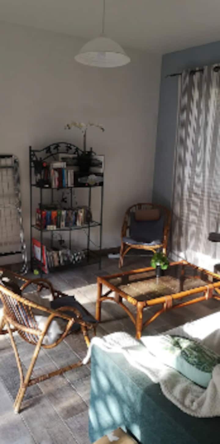 Dhomë ndenjjeje me divan kliku me 2 ndenjëse