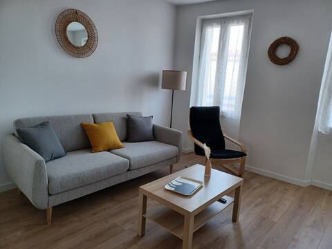 Top Airbnb: Charming village house with garden à Leucate