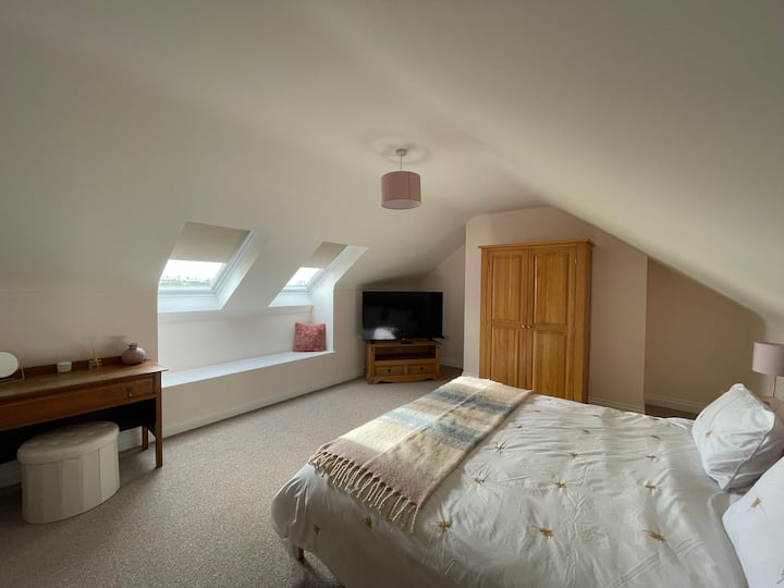 Chumba cha kulala 1 na kitanda cha ukubwa wa Superking