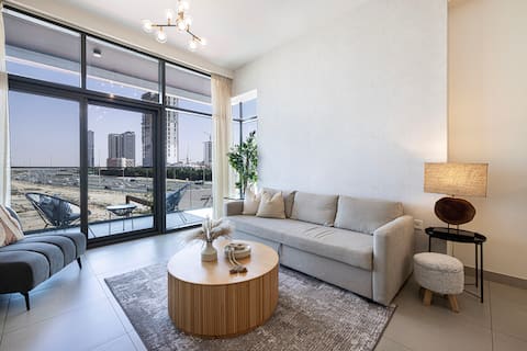 Top Airbnb: NEW! 1BR Oasis with Pool, Skyline View & Gym in Al Barsha South Fifth