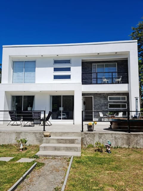 Puerto Varas house, Ensenada with beach access
