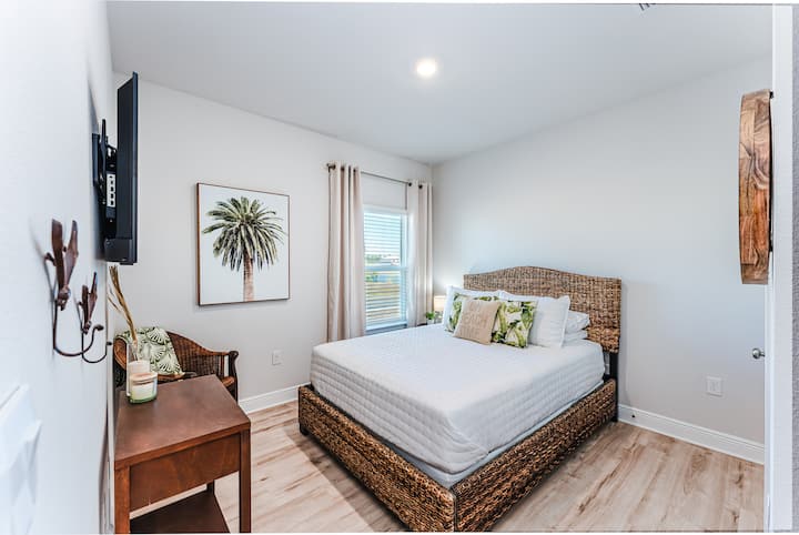 Спалня 2 има изглед към езерото и дивата природа.