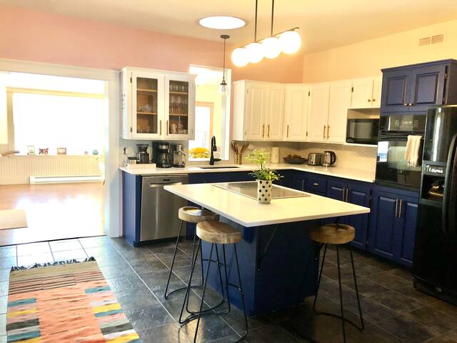 Beautiful and spacious victorian house – 5 beds gallery image 4