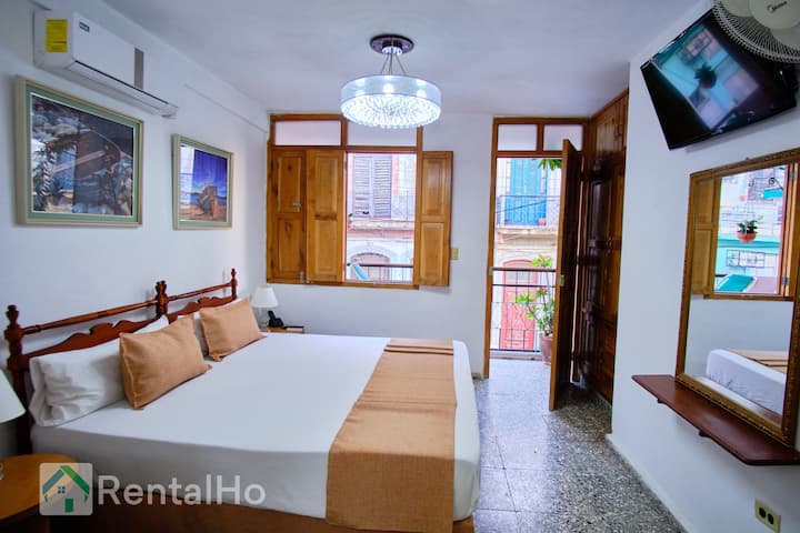 Private Apartment With Balcony In Centro Habana - La Havane
