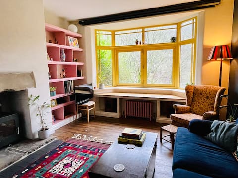 Top performing Airbnb: 2 bed house WITH CAT! in Hebden Royd