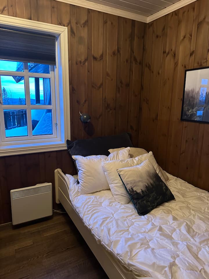 Spavaća soba 3 s krevetom i ormarom širine 120 cm