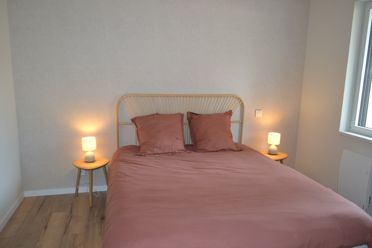 Პირველი სართულის ოთახი, 160 სმ საწოლი