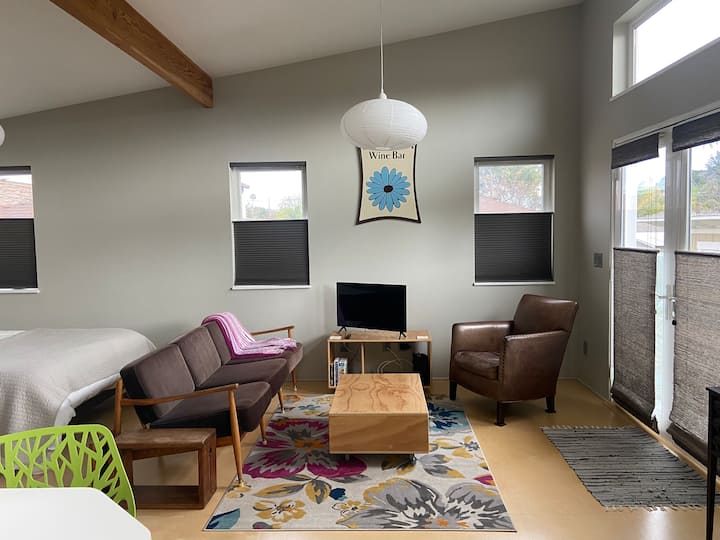 Spacious Studio, Quiet Neighborhood Near Downtown - San Luis Obispo, CA