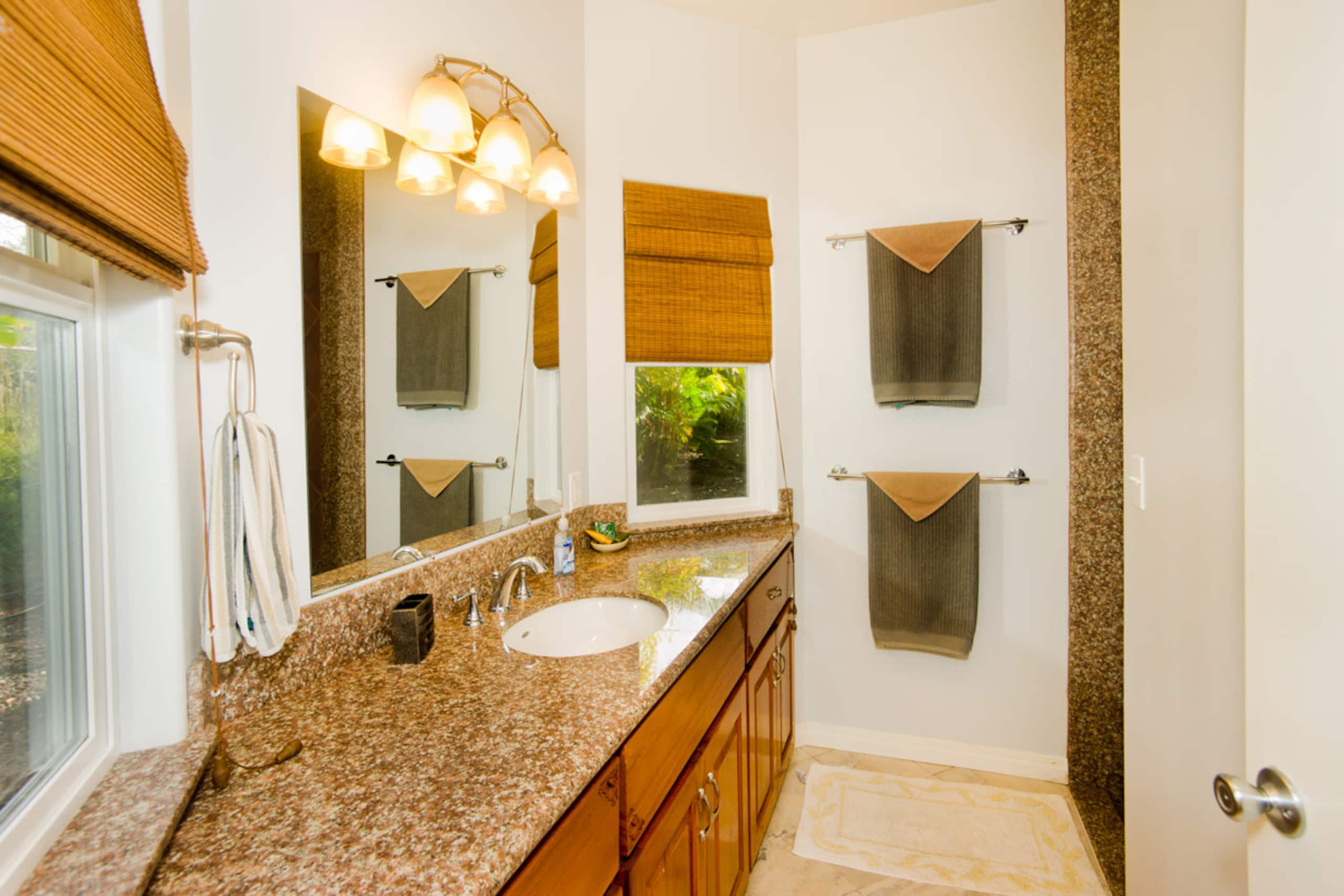 Home in Keaau · ★4.96 · 3 bedrooms · 4 beds · 2 private baths - Image 41