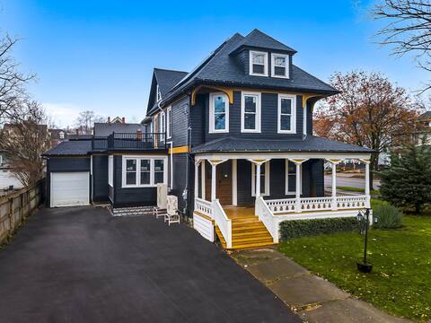 Victorian Luxe: Retreat in North Tonawanda