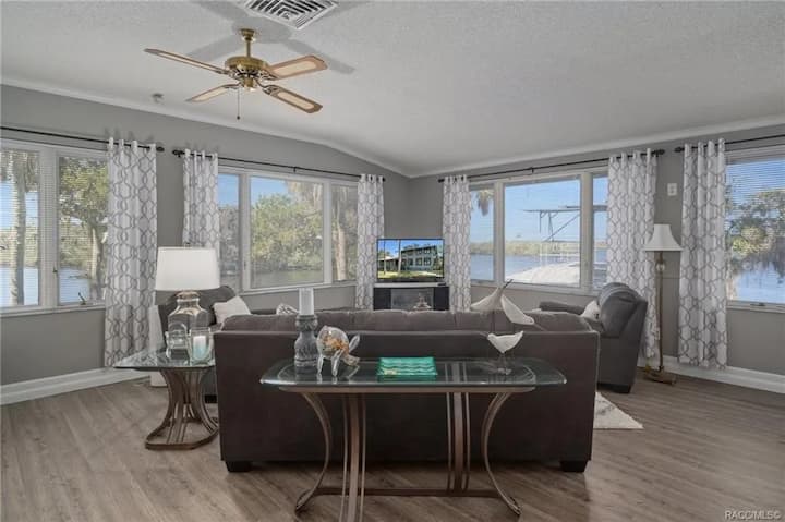 Private Waterfront Island Lodge - Homosassa, FL
