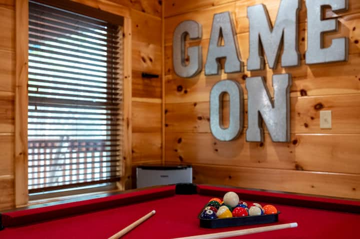 5bd Prime Pf: 2 Hottub| Arcade| Theater |Pooltable - Pigeon Forge, TN