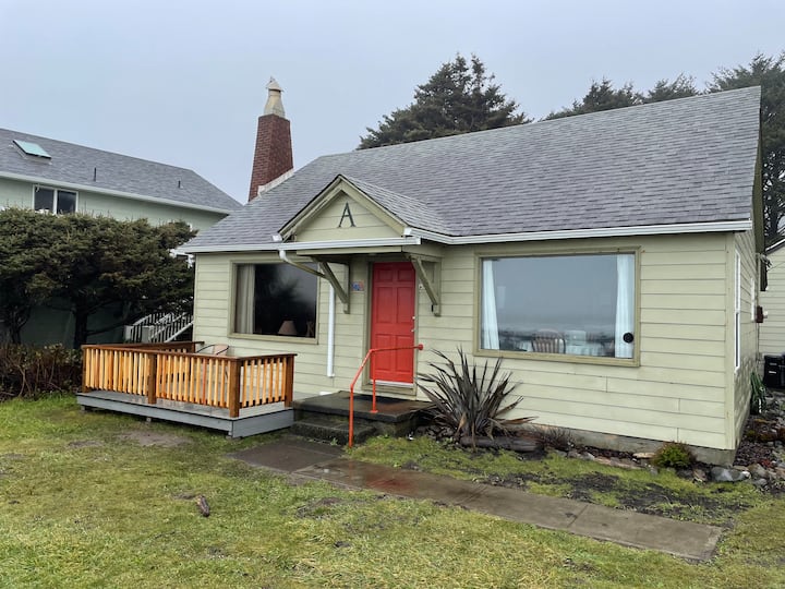 Yachats Beach Front Cabin Houses for Rent in Yachats, Oregon, United