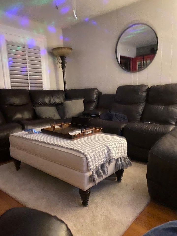 Sunshine House: 5 beds, private farm-stay