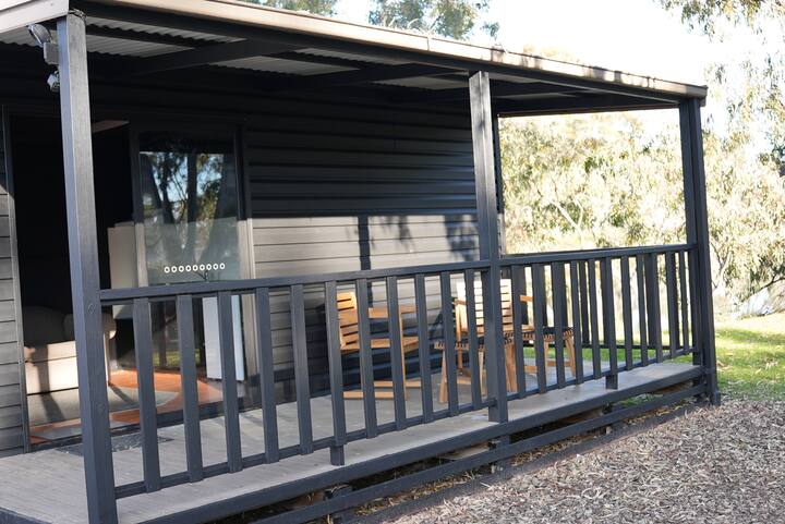 1 X Queen Bed Cabin Cabins For Rent In Stawell Victoria Australia 1 X Queen Bed Cabin Cabins For Rent In Stawell Victoria Australia
