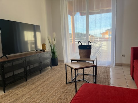 Quiet bright apartment secure parking