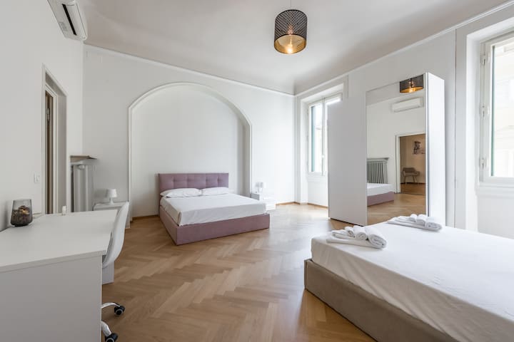 [-20%] 5 min Duomo – Lux Penthouse gallery image 5