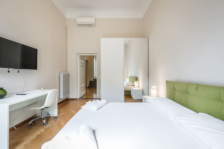 [-20%] 5 min Duomo – Lux Penthouse gallery image 3