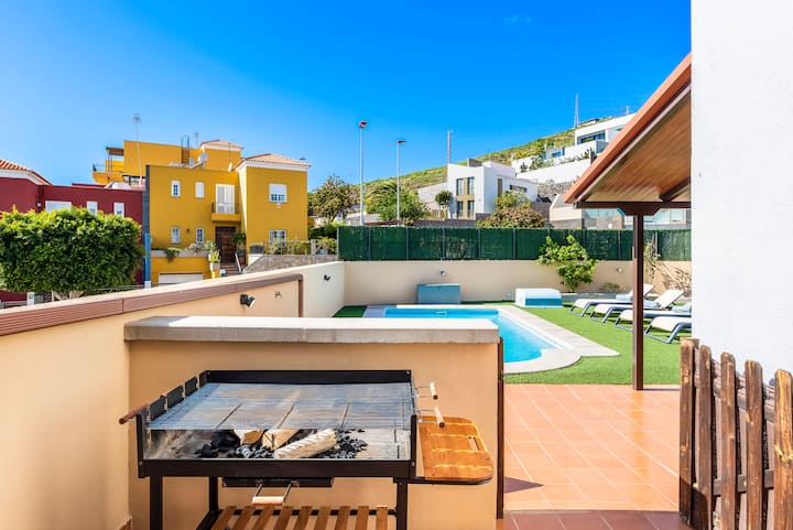 Terraza cubierta con hamaca en Villa Trueno