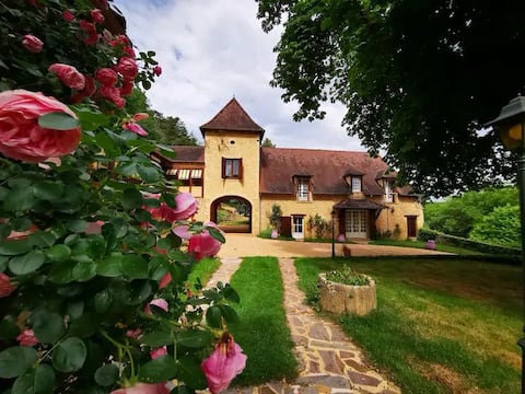 Charming cottage 10 pers pool and tennis Montignac