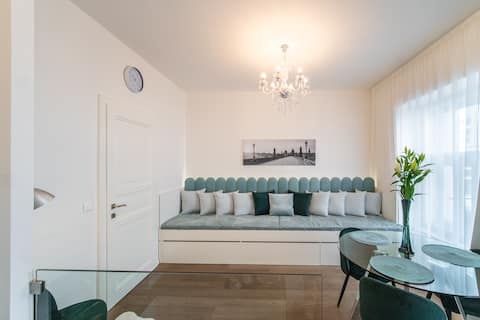 Top Airbnb: Enchanting Apartment - Steps from Charles Bridge in Malá Strana