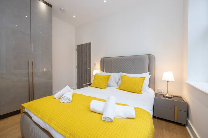 Stylish 2BD Apartment in China Town, Manchester gallery image 4