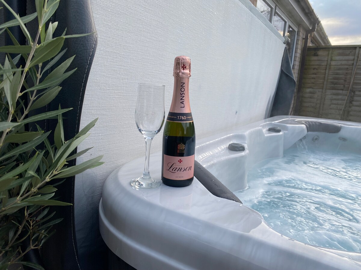 Hazelnut House Houses for Rent in Bredon, England, United Kingdom