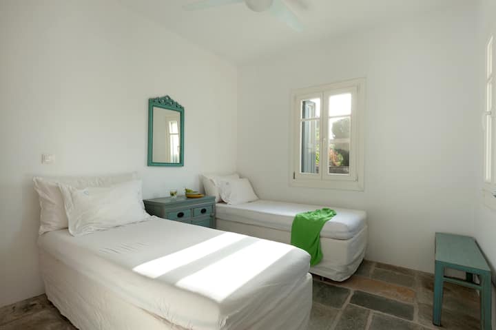 Dhoma e gjumit 2 | 2 krevate tek (mund të bashkohen)