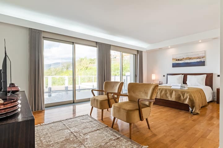 Televízny priestor v hlavnom apartmáne (na poschodí).