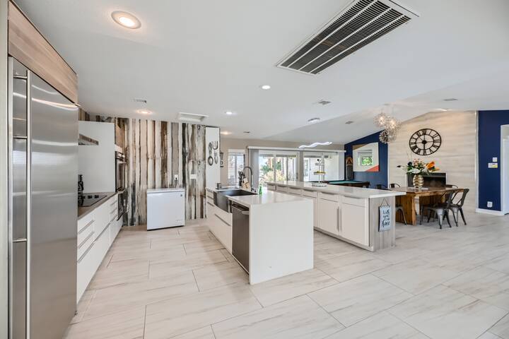 Cozy Luxury House w/ Strip Views gallery image 5