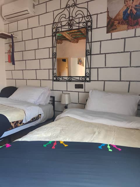 (6) chambre familiale sdb privative