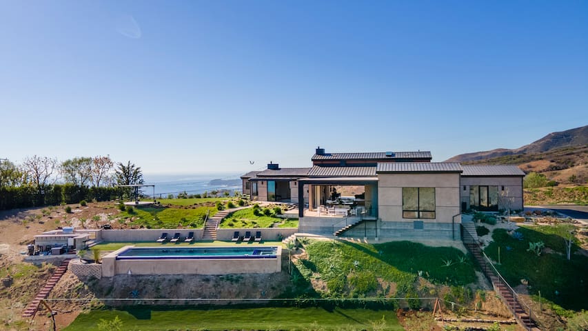 Spectacular Ocean and Mountain View Luxury Home