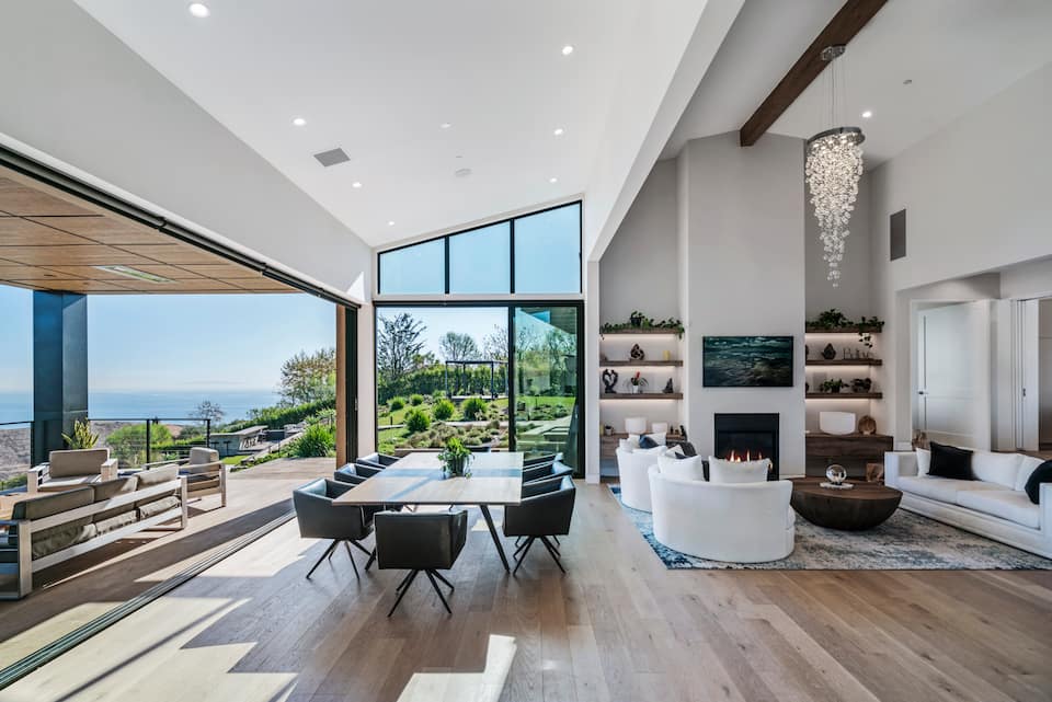 A hilltop Malibu house with ocean and mountain views, Malibu, California, United States, photo 6 of 10